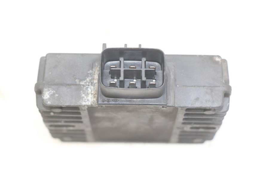 photo de REGULATEUR CHARGE YAMAHA YP MAJESTY 400 (2004 - 2008) - Gros plan technique