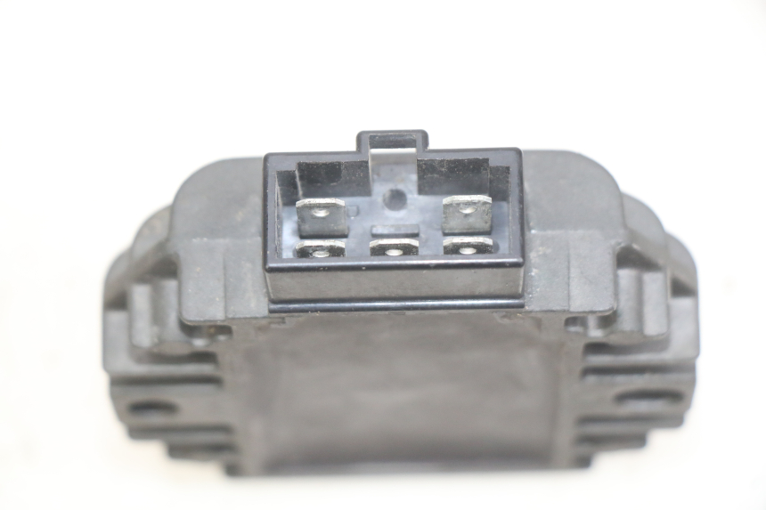 photo de RÉGULATEUR DE CHARGE YAMAHA YP MAJESTY 125 (1998 - 2001) - Zoom état d’usage