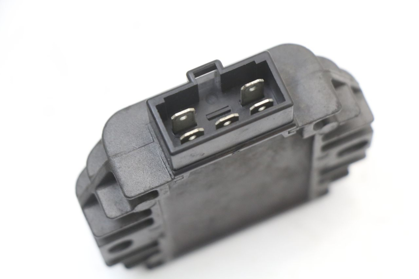 photo de REGULATEUR CHARGE YAMAHA YP MAJESTY 125 (2002 - 2006) - Détail de la pièce