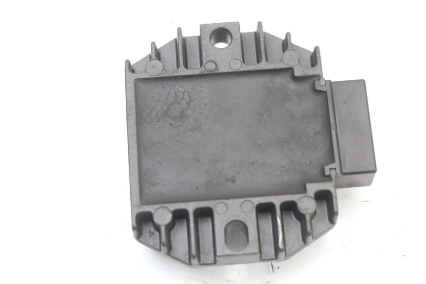 photo de REGULATEUR CHARGE YAMAHA YP MAJESTY 125 (2002 - 2006) - Autre angle de vue