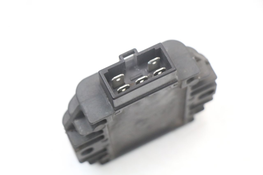 photo de REGULATEUR CHARGE YAMAHA YP MAJESTY 125 (2002 - 2006) - Zoom état d’usage