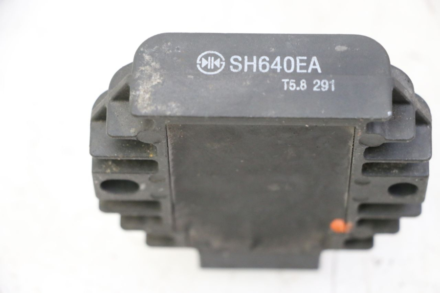 photo de REGULATEUR CHARGE YAMAHA YP MAJESTY 125 (2002 - 2006) - Zoom état d’usage