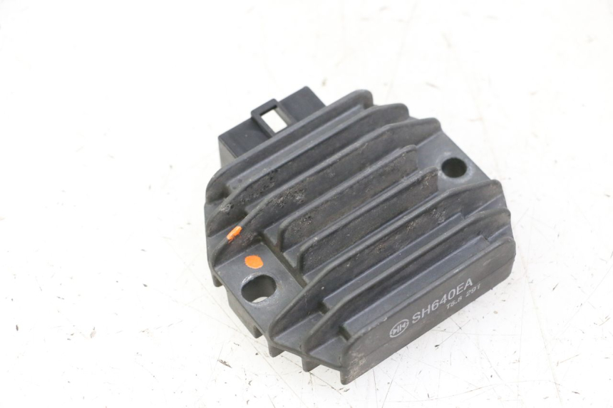 photo de REGULATEUR CHARGE YAMAHA YP MAJESTY 125 (2002 - 2006) - Autre angle de vue