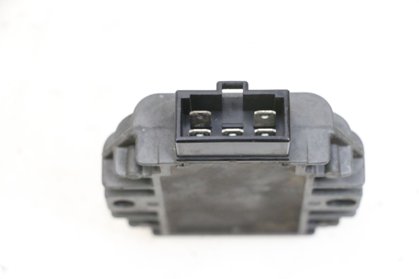 photo de REGULATEUR CHARGE YAMAHA YP MAJESTY 125 (2002 - 2006) - Zoom état d’usage
