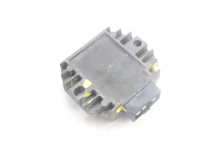 photo de REGULATEUR CHARGE YAMAHA YP MAJESTY 125 (2002 - 2006) - Zoom état d’usage
