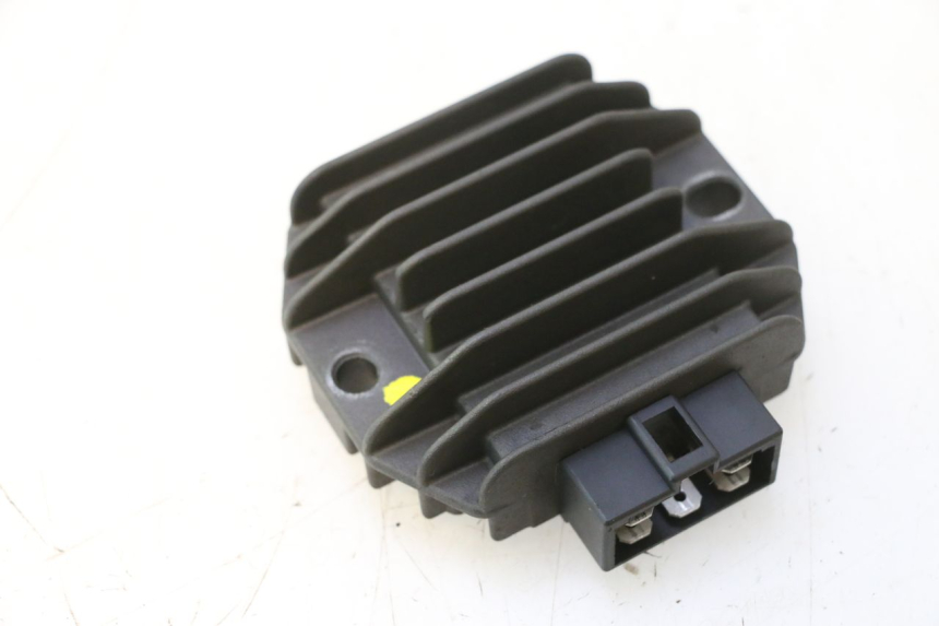photo de RÉGULATEUR DE CHARGE YAMAHA YP MAJESTY 125 (1998 - 2001) - Vue principale
