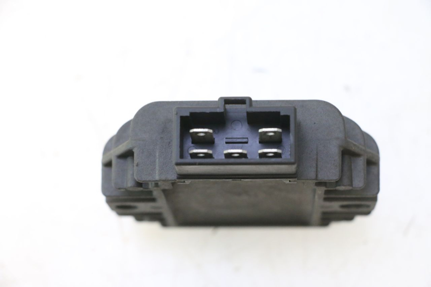 photo de RÉGULATEUR DE CHARGE YAMAHA YP MAJESTY 125 (1998 - 2001) - Détail de la pièce