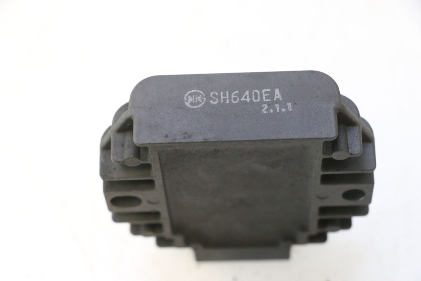 photo de RÉGULATEUR DE CHARGE YAMAHA YP MAJESTY 125 (1998 - 2001) - Zoom état d’usage