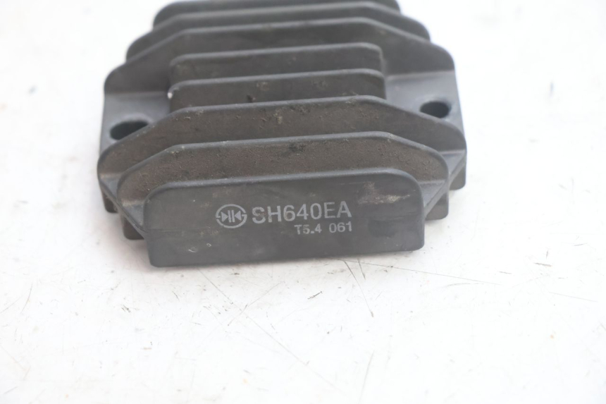 photo de REGULATEUR CHARGE YAMAHA YP MAJESTY 125 (2002 - 2006) - Zoom état d’usage