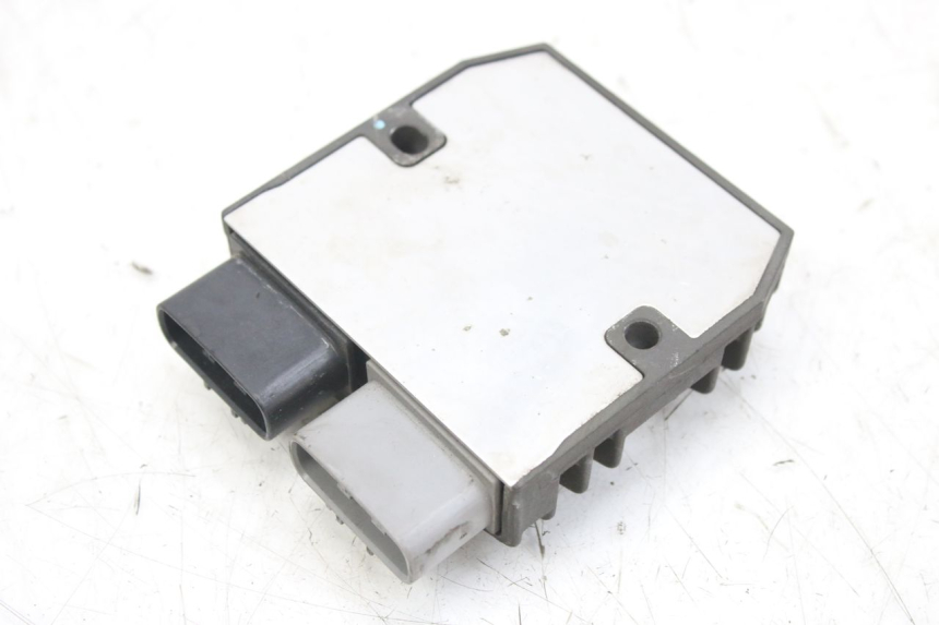 photo de REGULATEUR CHARGE YAMAHA YZF R1 1000 (2007 - 2008) - Gros plan technique