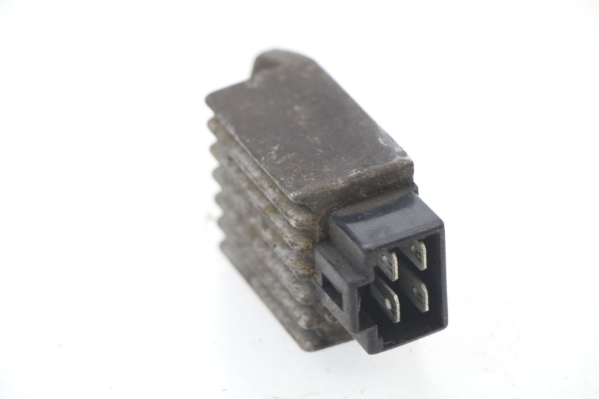 photo de REGULATEUR CHARGE PEUGEOT ZENITH 50 (1994 - 1999) - Détail de la pièce