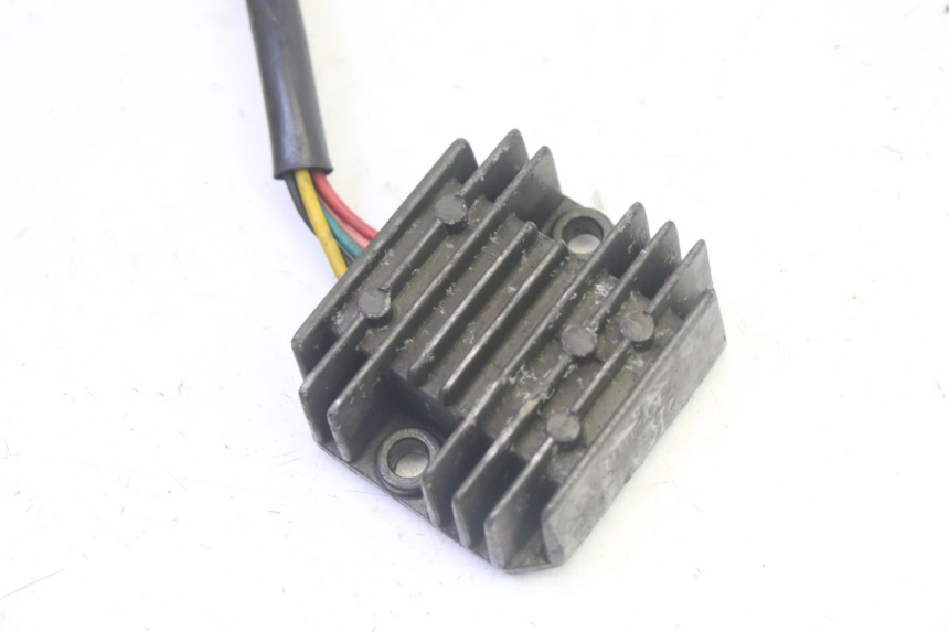 photo de REGULATEUR CHARGE KYMCO ZING 125 (1997 - 2003) - Détail de la pièce
