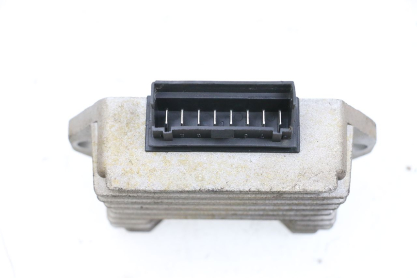 photo de REGULATEUR CHARGE PIAGGIO ZIP 2T 50 (2009 - 2019) - Détail de la pièce