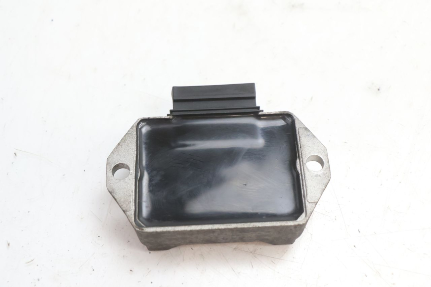 photo de REGULATEUR CHARGE PIAGGIO ZIP 2T 50 (2009 - 2019) - Zoom état d’usage