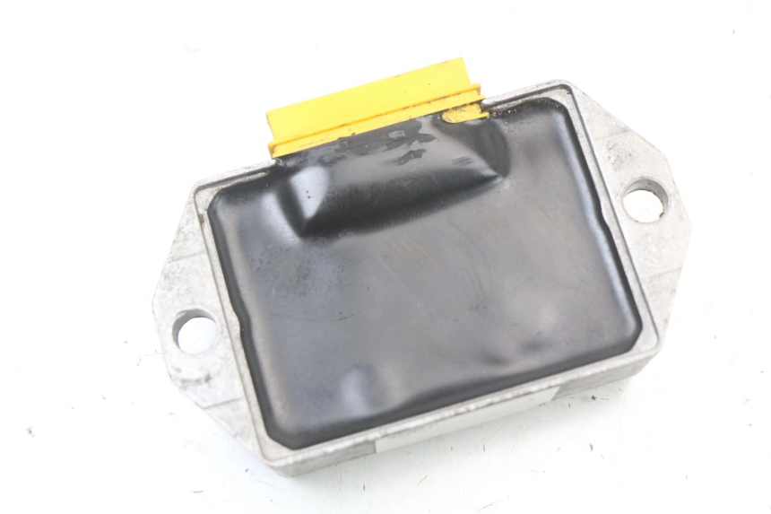 photo de REGULATEUR CHARGE PIAGGIO ZIP RST 50 (1996 - 1998) - Autre angle de vue