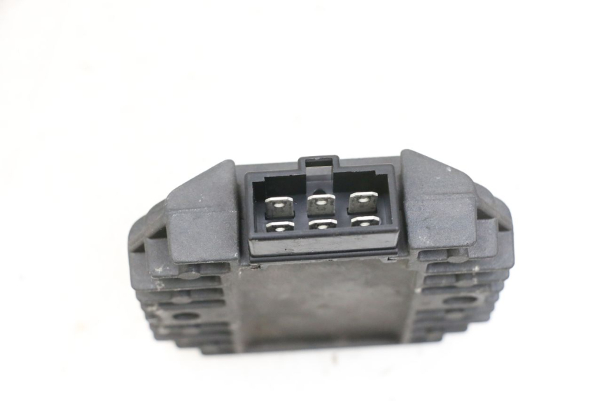 photo de REGULATEUR CHARGE KAWASAKI ZR 7 750 (1999 - 2004) - Détail de la pièce