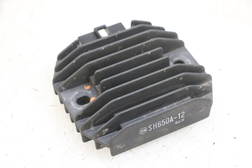 photo de REGULATEUR CHARGE KAWASAKI ZR 7 750 (1999 - 2004) - Autre angle de vue