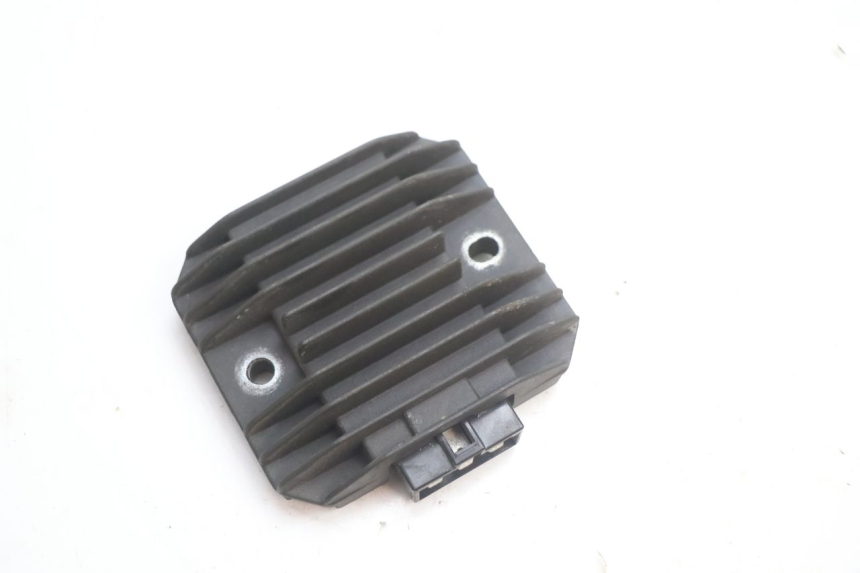 photo de RÉGULATEUR DE CHARGE KAWASAKI ZX-6R ZX6R 600 (1995 - 1997) - Vue principale