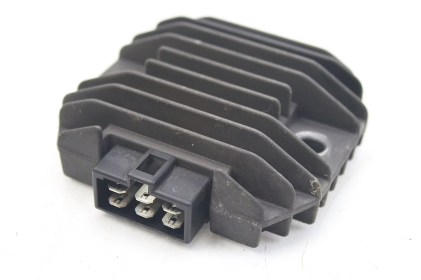 photo de REGULATEUR CHARGE KAWASAKI ZZR 600 (1995 - 2004) - Gros plan technique