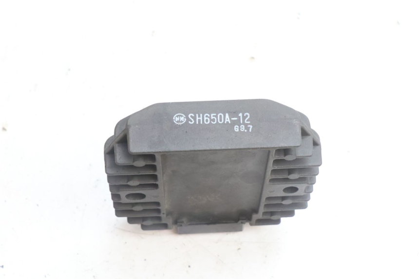 photo de REGULATEUR CHARGE KAWASAKI ZZR 600 (1995 - 2004) - Gros plan technique