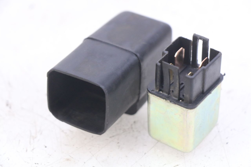 photo de RELAIS DEMARREUR KYMCO AGILITY 16+ 4T 50 (2018 - 2023) - Autre angle de vue