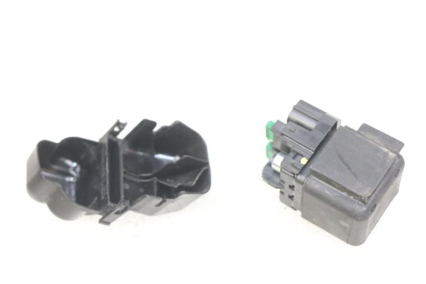 photo de RELAIS DEMARREUR HONDA CB R 1000 (2018 - 2023) - Gros plan technique