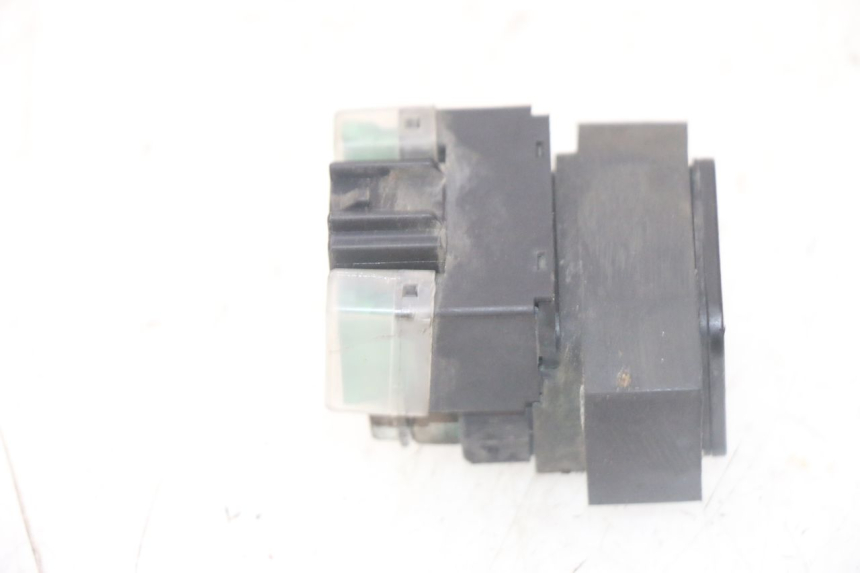 photo de RELAIS DEMARREUR YAMAHA FJR ABS 1300 (2006 - 2012) - Gros plan technique