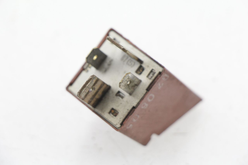 photo de RELAIS DEMARREUR PIAGGIO FLY 2T 50 (2004 - 2017) - Zoom état d’usage