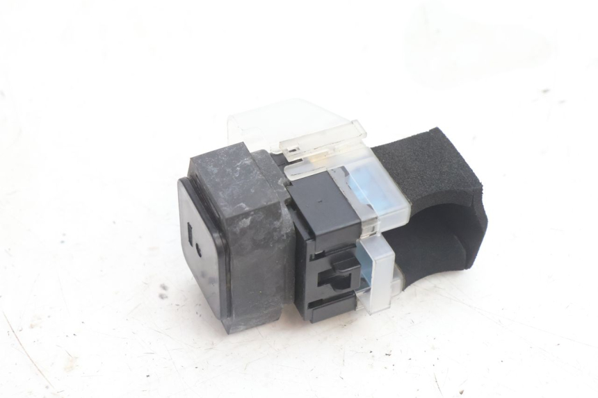 photo de RELAIS DEMARREUR YAMAHA FZ8 800 (2010 - 2016) - Gros plan technique