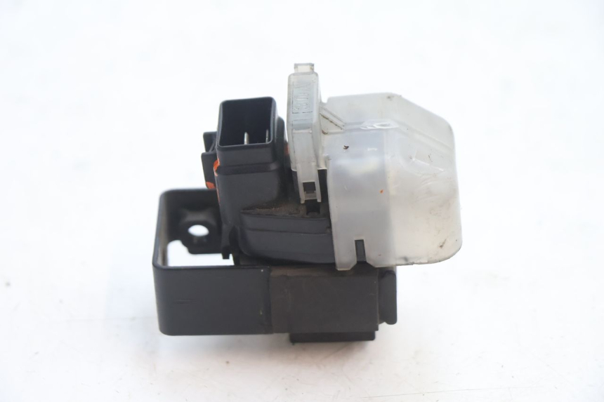 photo de RELAIS DEMARREUR SUZUKI GSF N BANDIT 1200 (2001 - 2005) - Gros plan technique