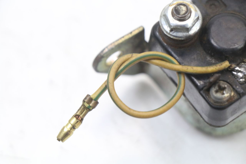 photo de RELAIS DEMARREUR SUZUKI GSX E 250 (1982 - 1983) - Gros plan technique