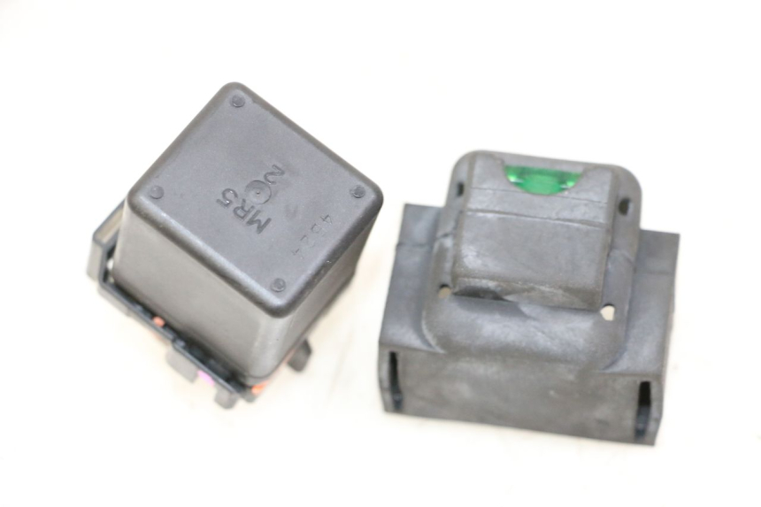 photo de RELAIS DEMARREUR PIAGGIO MP3 500 (2014 - 2017) - Détail de la pièce