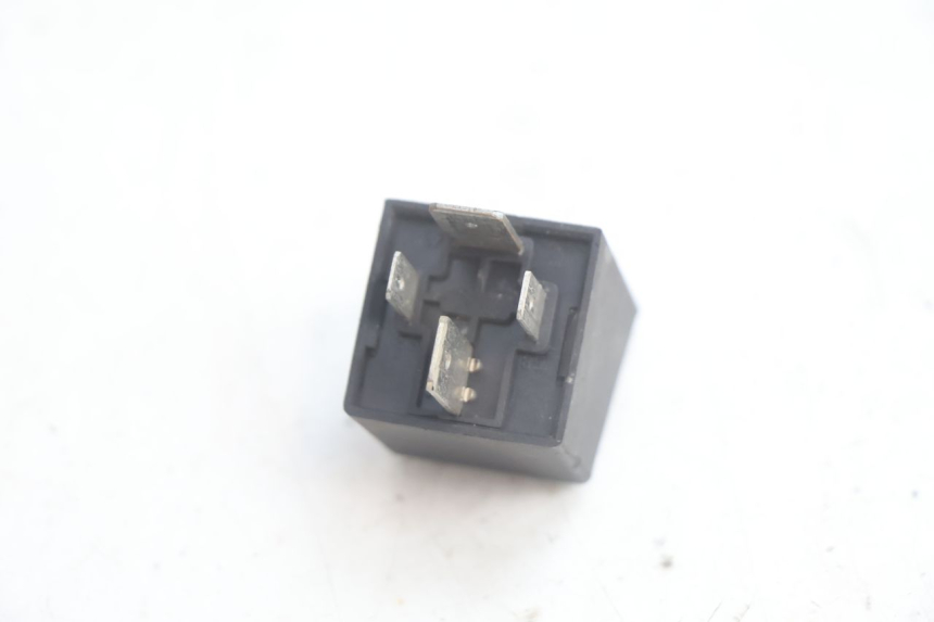 photo de RELAIS DEMARREUR PEUGEOT SATELIS 125 (2013 - 2018) - Gros plan technique