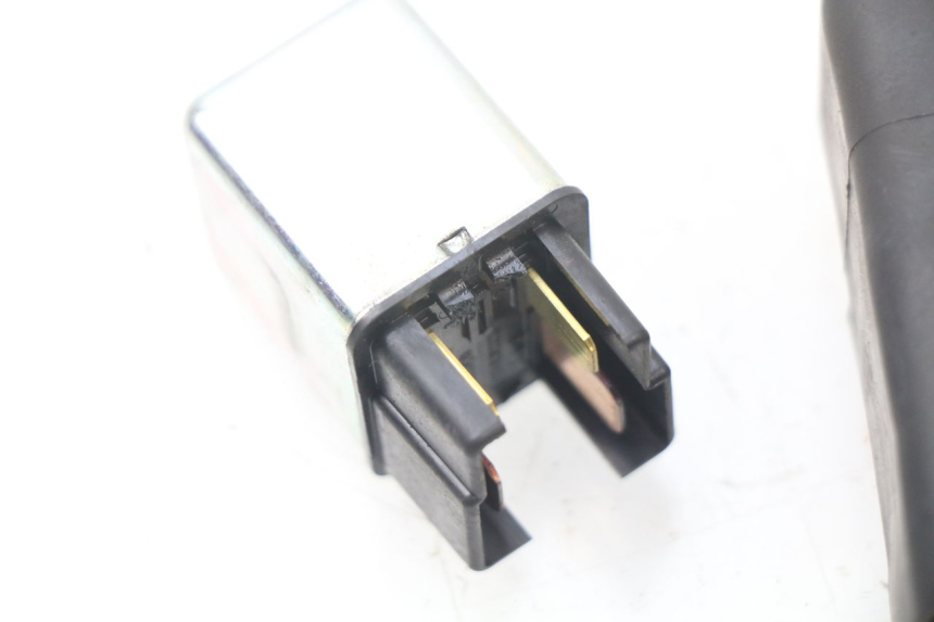 photo de RELAIS DEMARREUR YAMAHA SLIDER NAKED 50 (2004 - 2018) - Gros plan technique