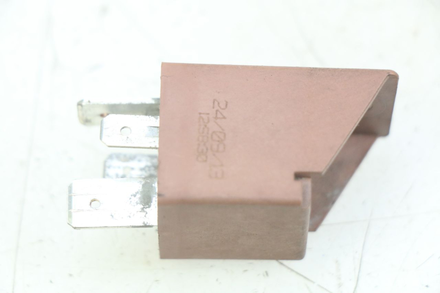 photo de RELAIS DEMARREUR PIAGGIO VESPA PRIMAVERA 2T 50 (2013 - 2018) - Autre angle de vue