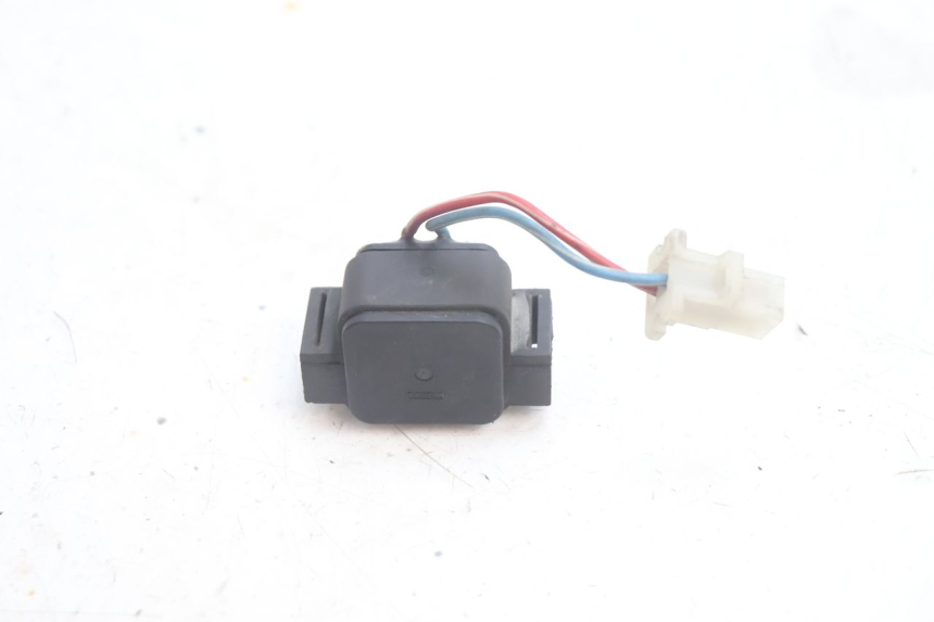 photo de RELAIS DEMARREUR YAMAHA YP MAJESTY 125 (2002 - 2006) - Autre angle de vue