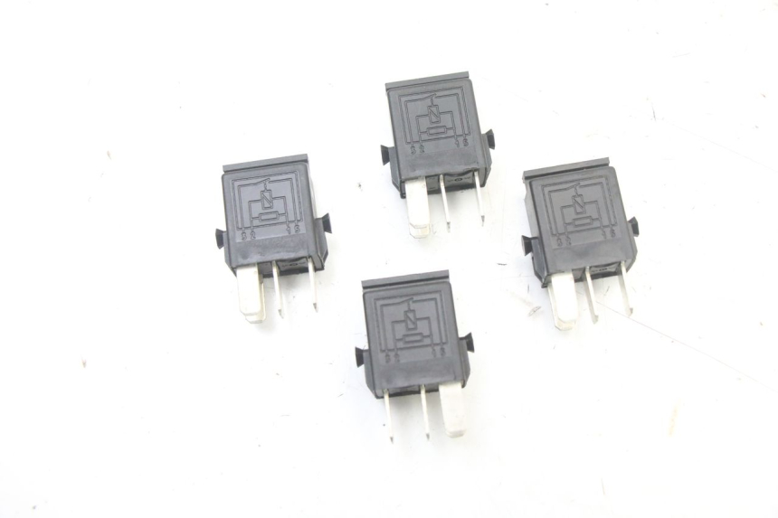 photo de RELAIS ELECTRIQUE BMW C1 125 (2000 - 2003) - Autre angle de vue