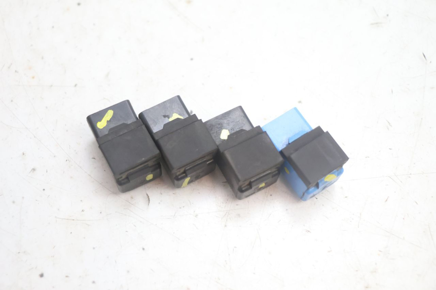 photo de RELAIS ELECTRIQUE SUZUKI BURGMAN EXECUTIVE ABS 650 (2006 - 2012) - Autre angle de vue