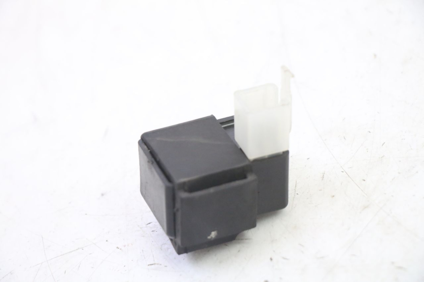 photo de RELAIS ELECTRIQUE HONDA CBR RR FIREBLADE 900 (1992 - 1994) - Autre angle de vue