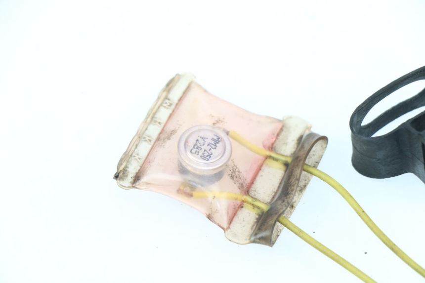 photo de RELAIS ELECTRIQUE YAMAHA CYGNUS 125 (1995 - 2003) - Détail de la pièce