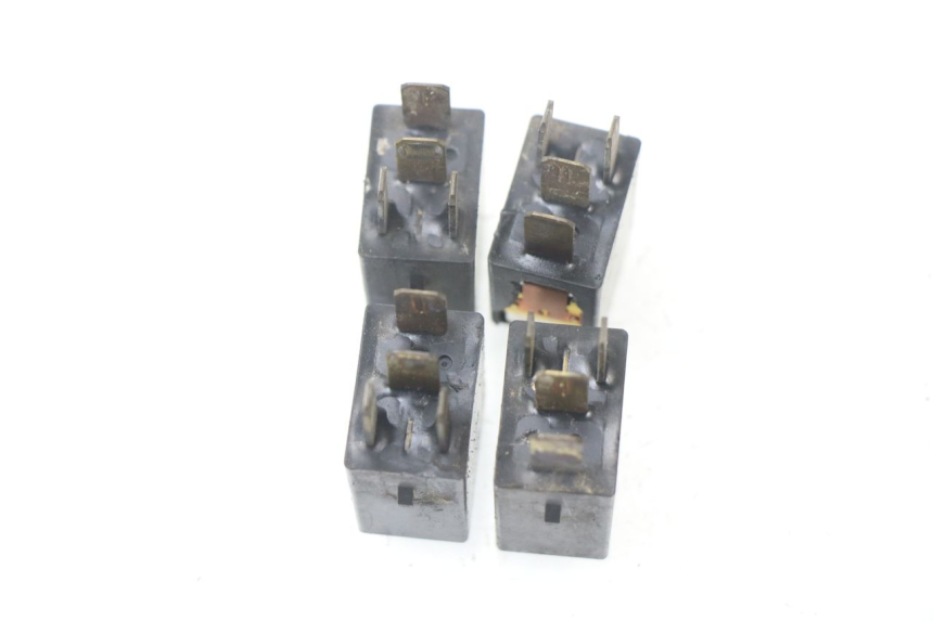 photo de RELAIS ELECTRIQUE HONDA FES PANTHEON 125 (2003 - 2007) - Autre angle de vue