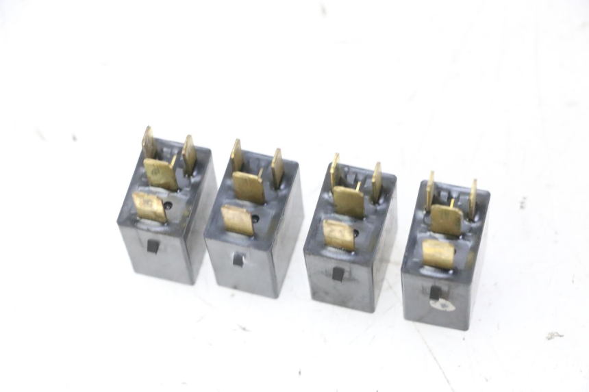 photo de RELAIS ELECTRIQUE HONDA FES S-WING SWING ABS 125 (2007 - 2015) - Autre angle de vue