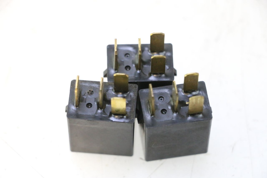 photo de RELAIS ELECTRIQUE HONDA FJS SILVER WING SILVERWING 400 (2005 - 2008) - Zoom état d’usage