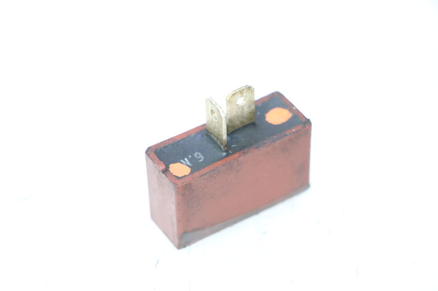 photo de RELAIS ELECTRIQUE KAWASAKI GPX F ZX750F 750 (1986 - 1990) - Zoom état d’usage