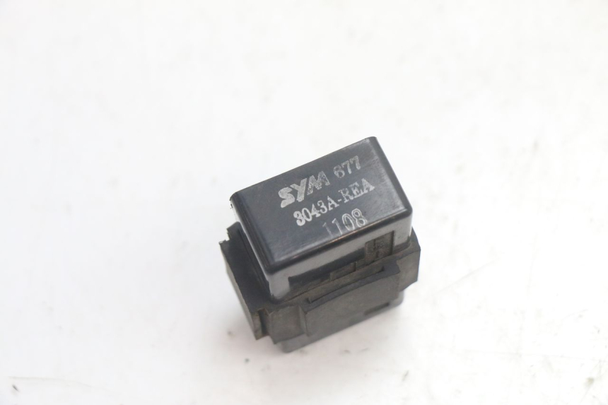 photo de RELAIS ELECTRIQUE SYM GTS EVO 125 (2009 - 2013) - Autre angle de vue