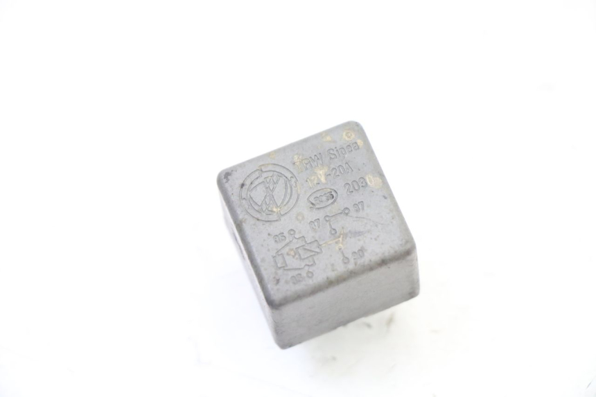 photo de RELAIS ELECTRIQUE BMW K 75 RT 750 (1989 - 1997) - Zoom état d’usage