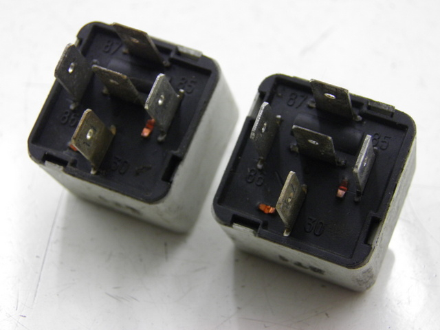 photo de RELAIS ELECTRIQUE PIAGGIO BEVERLY 125 (1998 - 2005) - Détail de la pièce