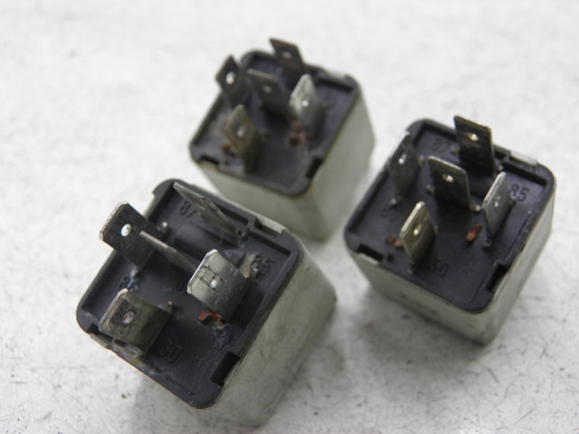 photo de RELAIS ELECTRIQUE PIAGGIO X9 250 (2000 - 2002) - Détail de la pièce