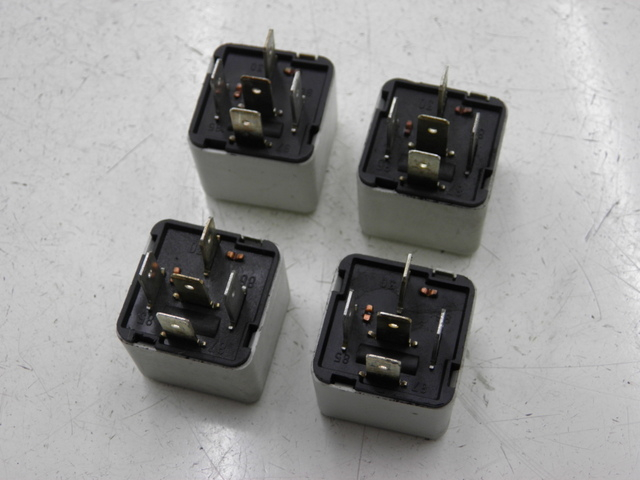 photo de RELAIS ELECTRIQUE PIAGGIO XEVO 400 (2007) - Détail de la pièce