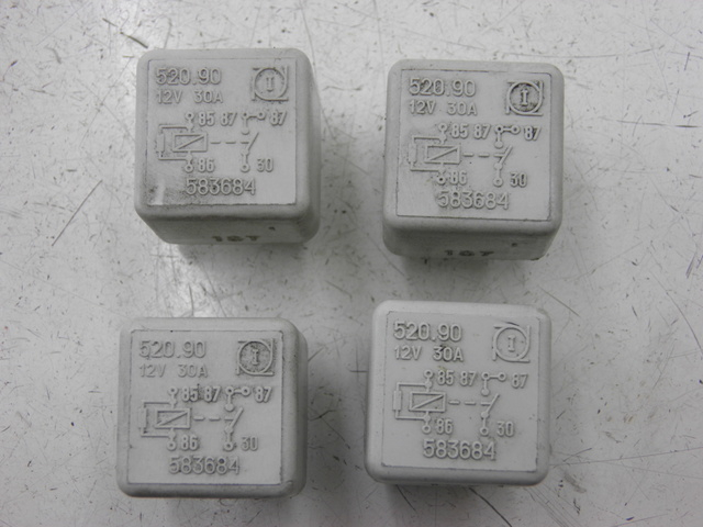 photo de RELAIS ELECTRIQUE PIAGGIO XEVO 400 (2007) - Autre angle de vue